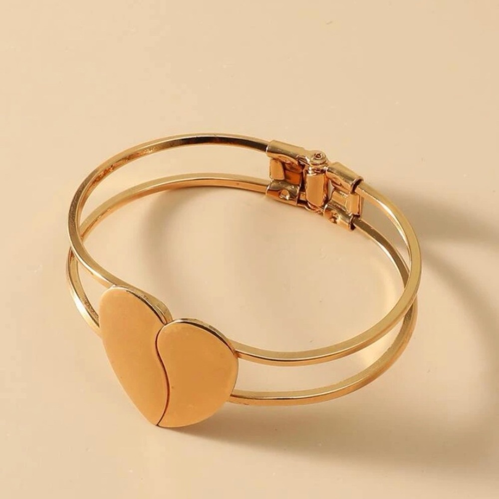 I heart you bracelet.